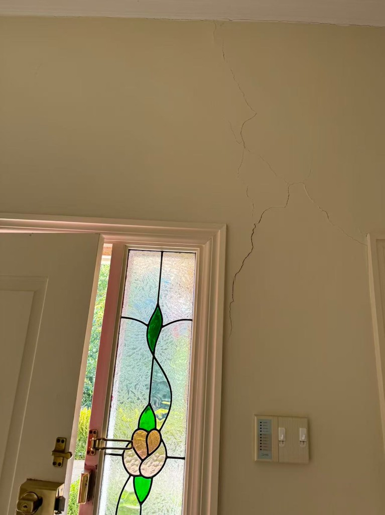 Internal wall cracking before repaint preparation
