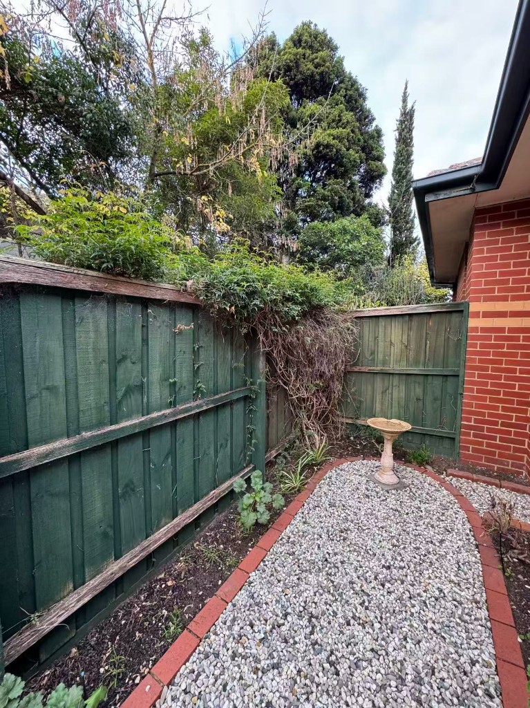 Completed front facade and fence presentation in Kew