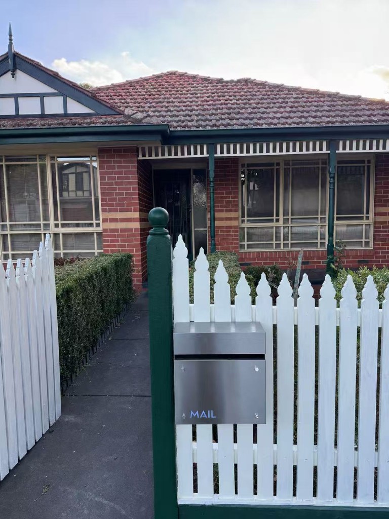 Refreshed side garden fence and clean boundary finish