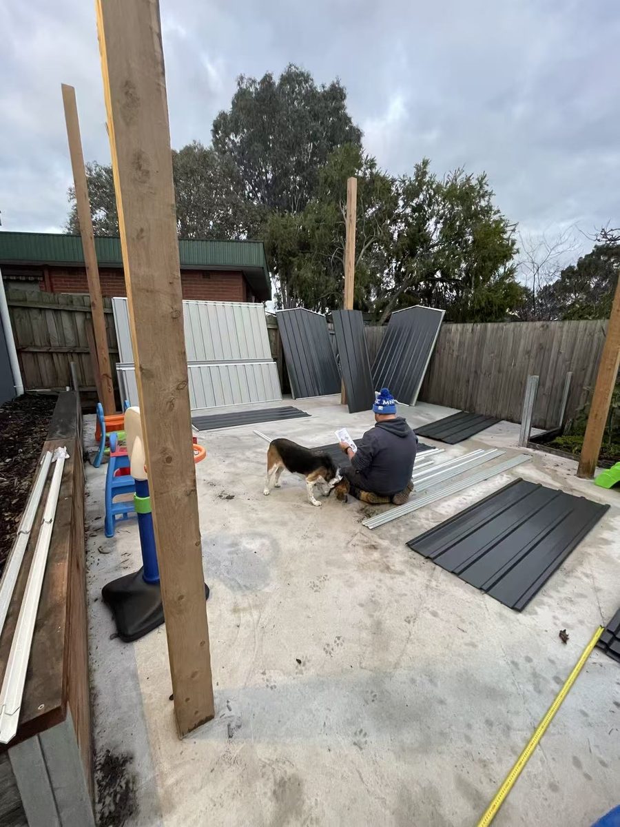 Fitting the pergola roofing sheets on site